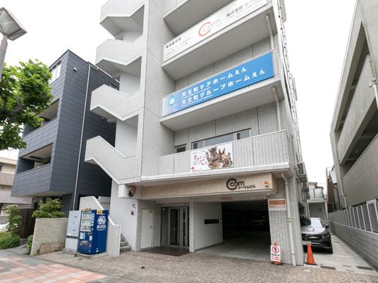 モダンな建物の外観