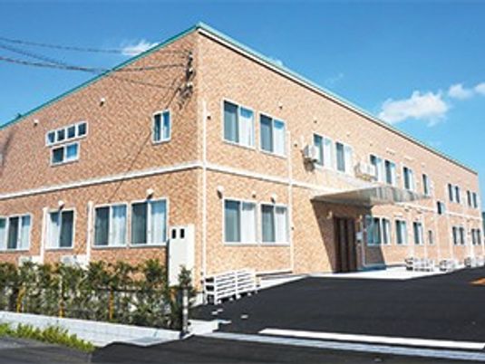 レンガ調の建物外観  