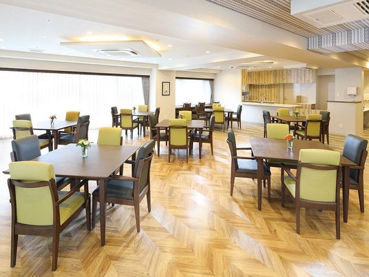 広々としたダイニングスペース