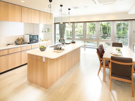 広々とした明るいキッチン