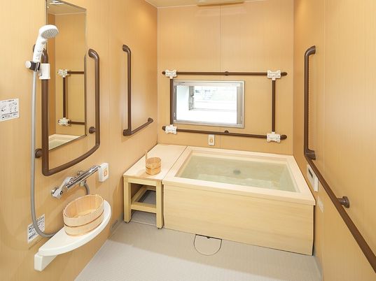 明るい清潔な浴室