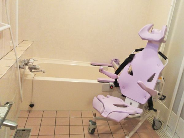 浴室用の介護椅子設置