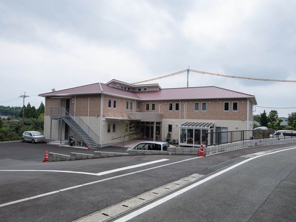 ゆったりとした施設の外観