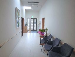 廊下の明るい空間