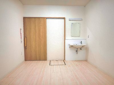 洗面台が付いた居室
