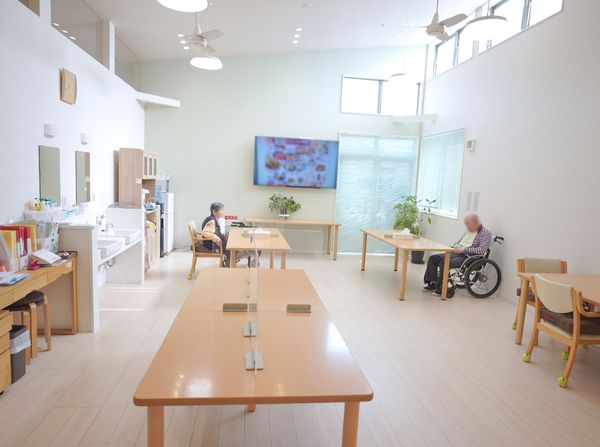 リラックスした食堂の様子