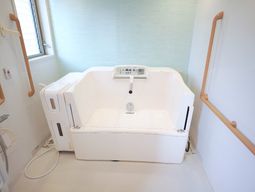 清潔感ある明るい浴室