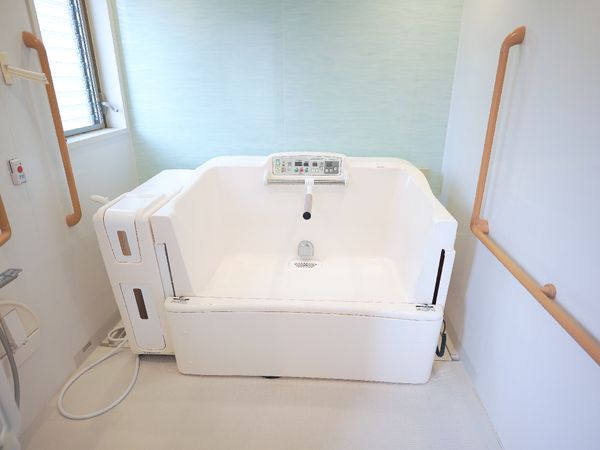 清潔感ある明るい浴室