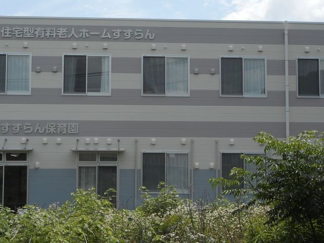 居心地の良い施設外観 外観 緑に囲まれた落ち着いた雰囲気の建物です。ゆったりとした時間をお過ごしいただける空間が広がっています。