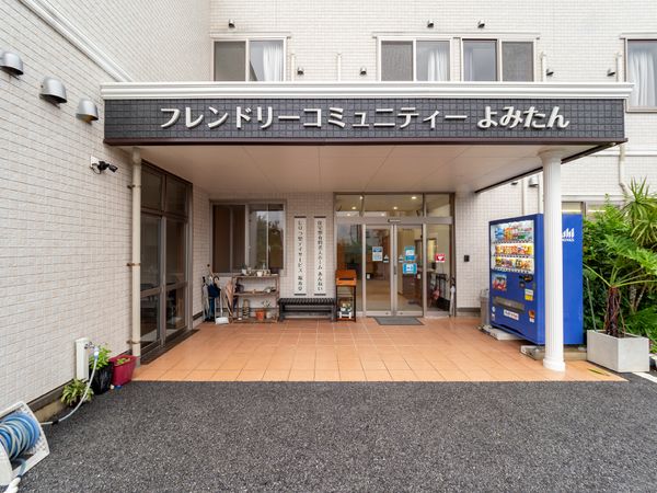 エントランスの外観