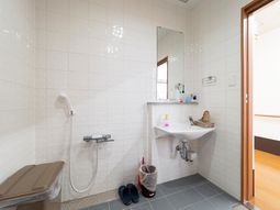 清潔な浴室空間