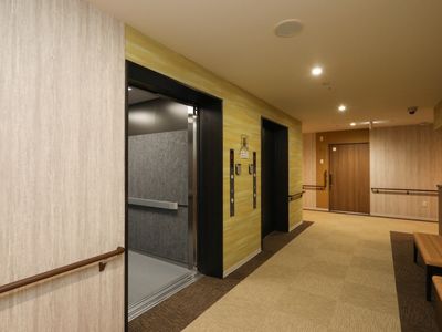 バリアフリー設計の廊下