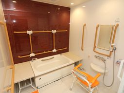 バリアフリー洗面台とトイレ
