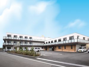 駐車場付きの建物外観