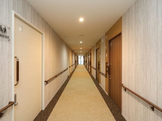 清潔感ある廊下の風景