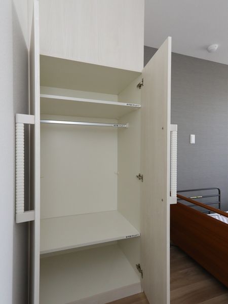 シンプルなクローゼット