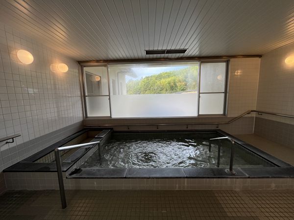 広々とした浴室