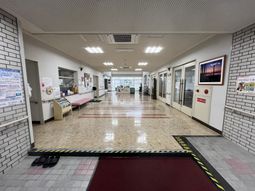 エントランスの広い廊下