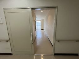 広い共用廊下