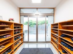 靴棚と出入口