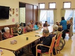 明るいダイニングの様子