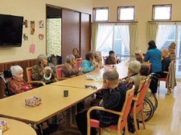 明るいダイニングの様子