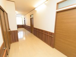 明るい廊下の様子