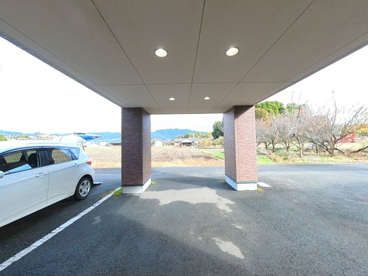 開放感あるエントランス風景