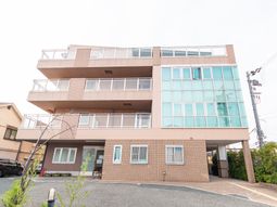 モダンな建物の外観