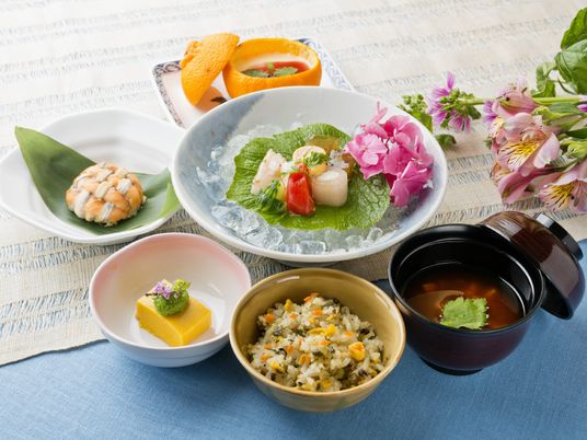 彩り豊かな食事メニュー