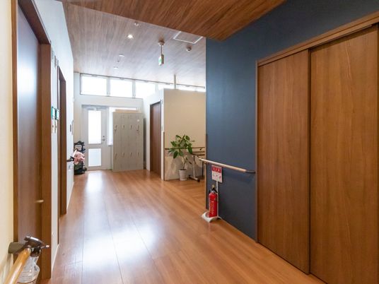 清潔で明るい廊下