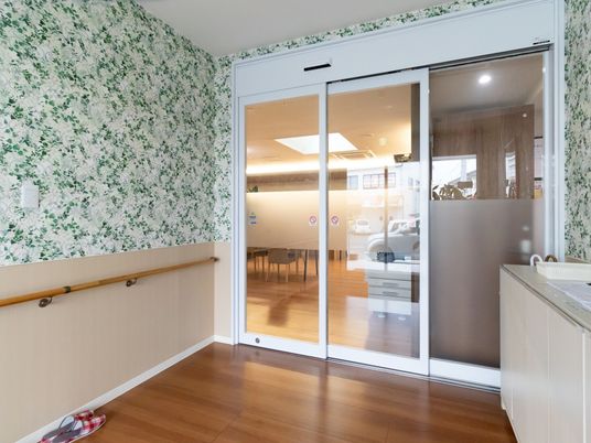 広々としたダイニング入口