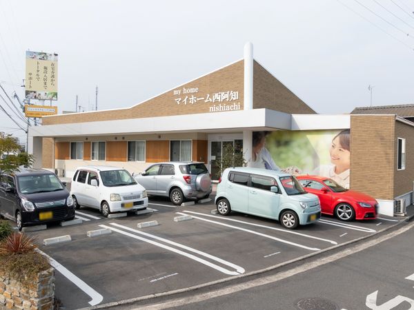 清潔感のある外観の施設