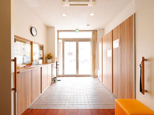 明るいエントランスホール