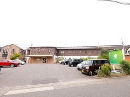 平和な施設の外観景観