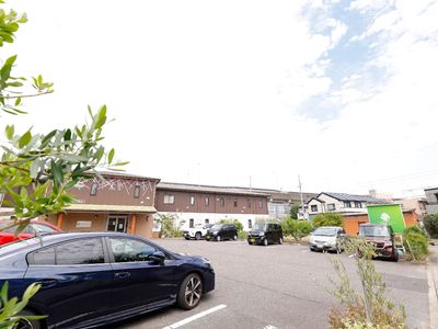 広々とした駐車場