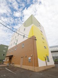 カラフルな外壁の建物