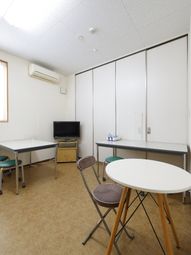 明るい空間の居室風景