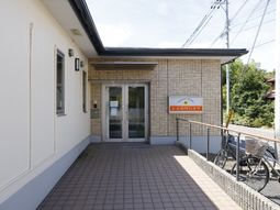 清潔なエントランス外観