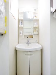 清潔な洗面所の施設