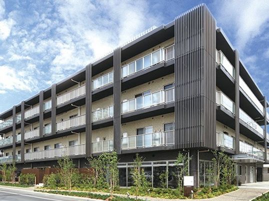 モダンな外観の建物