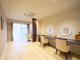 明るい美容室の空間