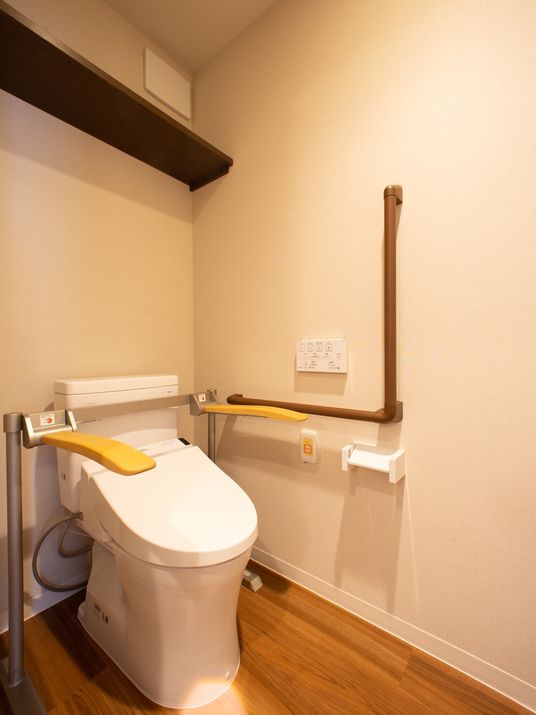 バリアフリー設計のトイレ