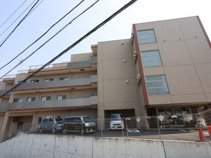多階層の建物の外観