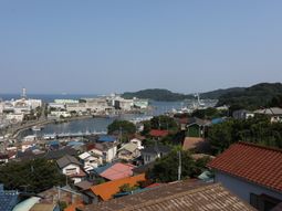 海と街並みの景観