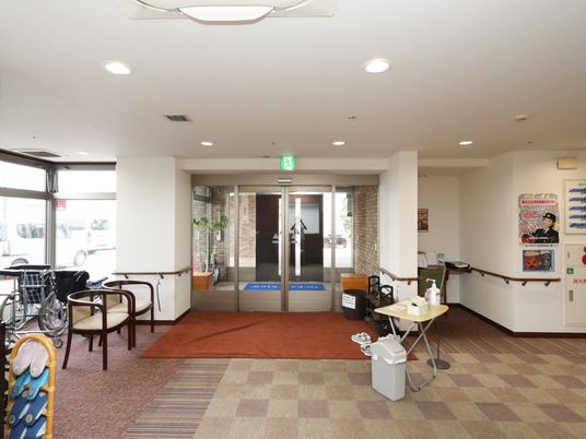 エントランスの明るい空間