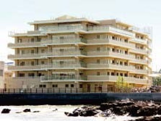 多階層の明るい建物