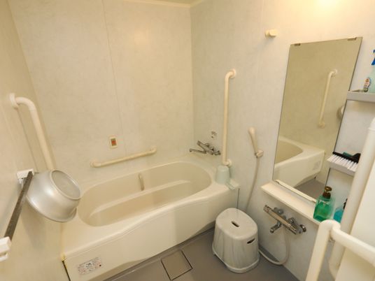 バリアフリー対応の浴室