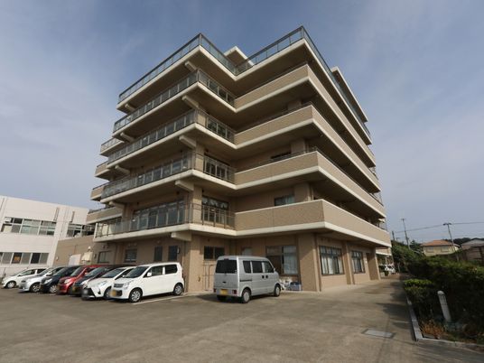 多階層建物の外観