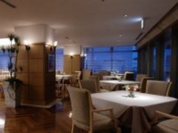 暖かみのあるダイニング空間